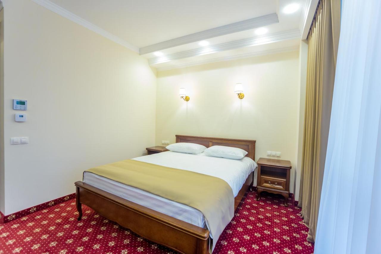 Ambassador Hotel Кишинів Екстер'єр фото