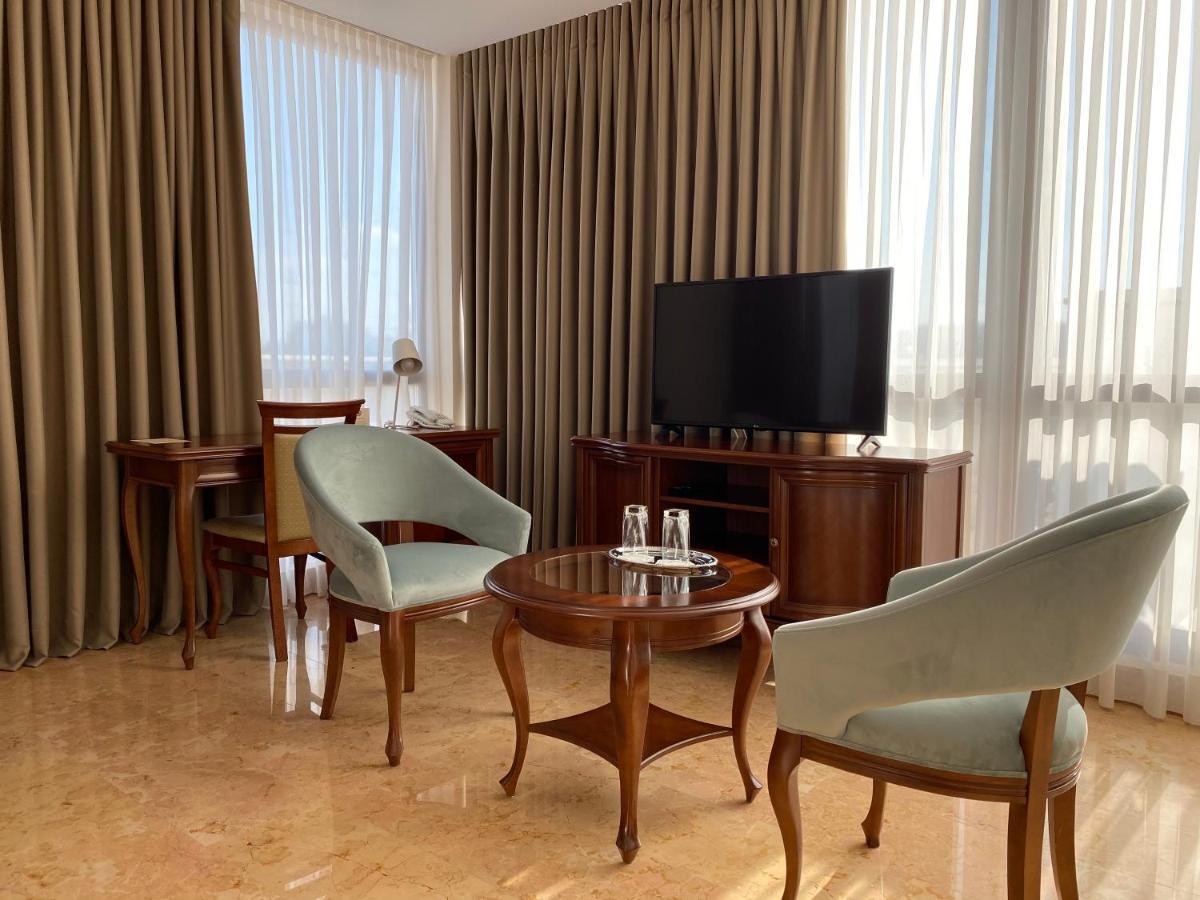 Ambassador Hotel Кишинів Екстер'єр фото
