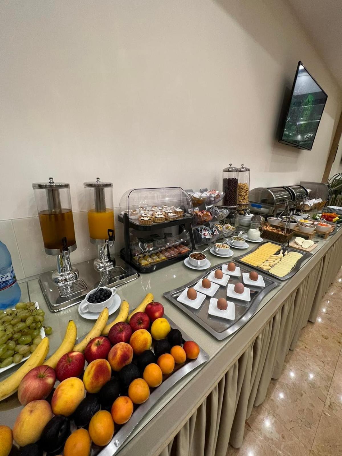 Ambassador Hotel Кишинів Екстер'єр фото