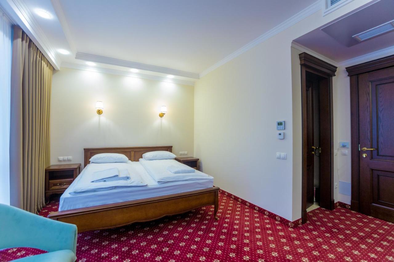 Ambassador Hotel Кишинів Екстер'єр фото