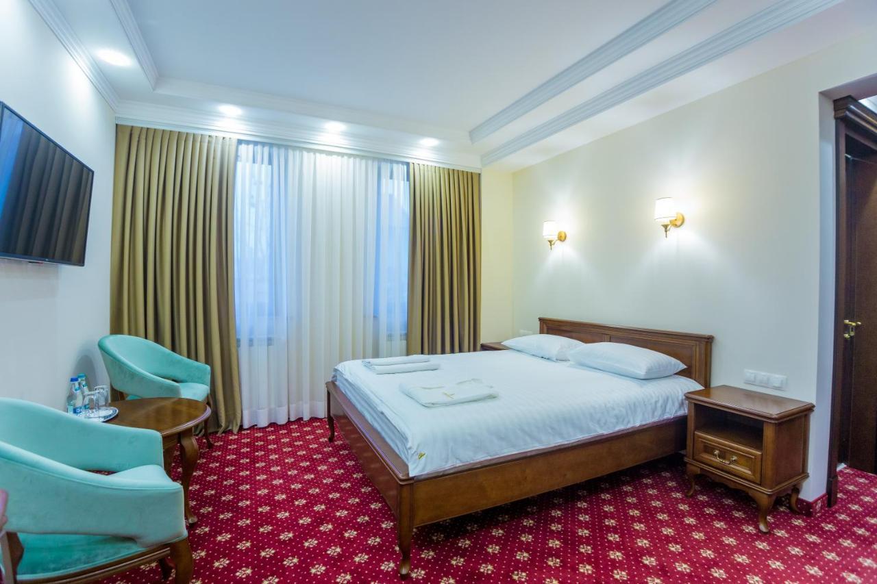 Ambassador Hotel Кишинів Екстер'єр фото