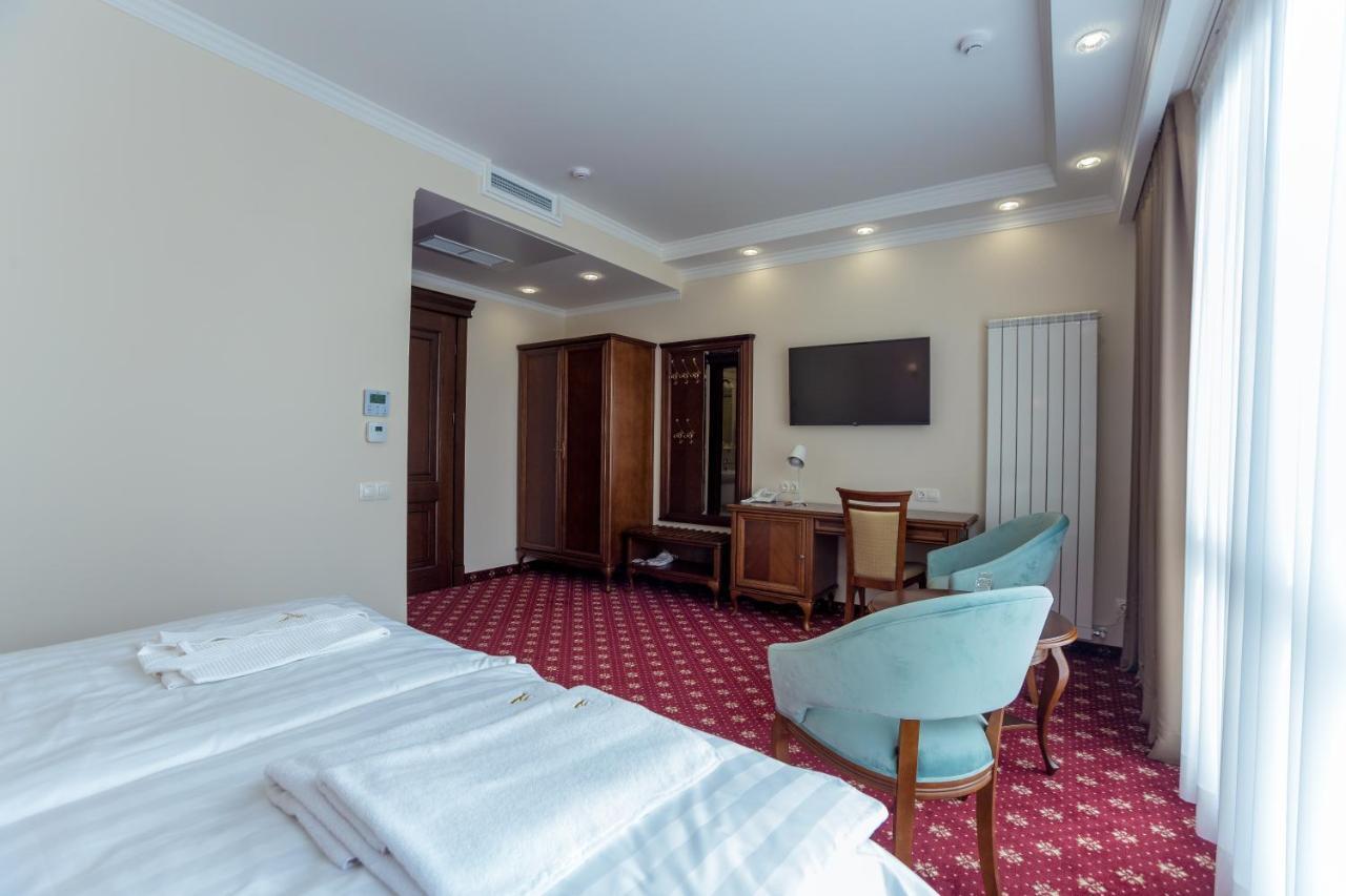 Ambassador Hotel Кишинів Екстер'єр фото