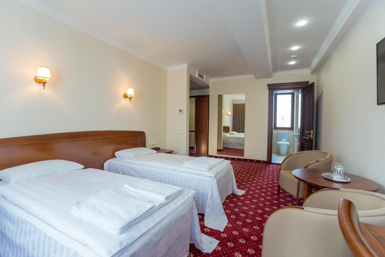 Ambassador Hotel Кишинів Екстер'єр фото