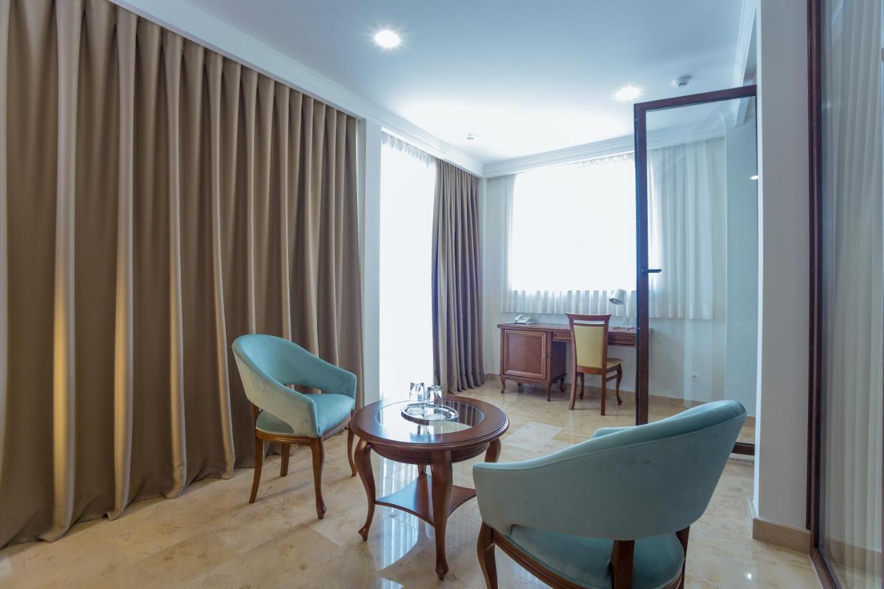 Ambassador Hotel Кишинів Екстер'єр фото
