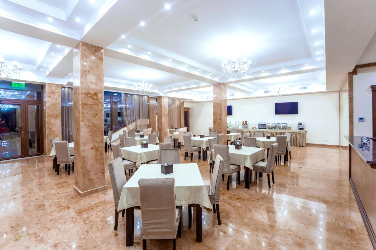Ambassador Hotel Кишинів Екстер'єр фото