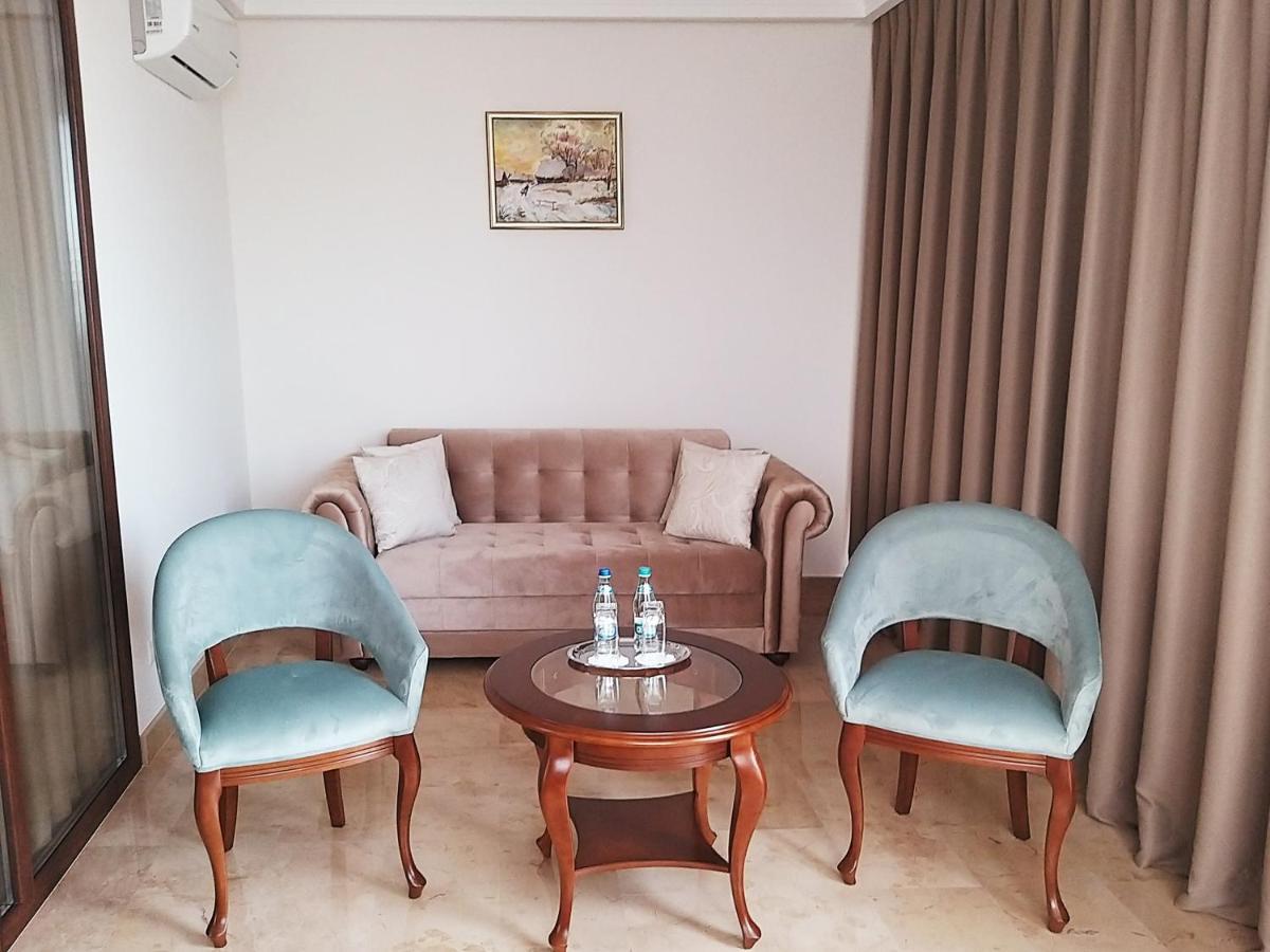 Ambassador Hotel Кишинів Екстер'єр фото