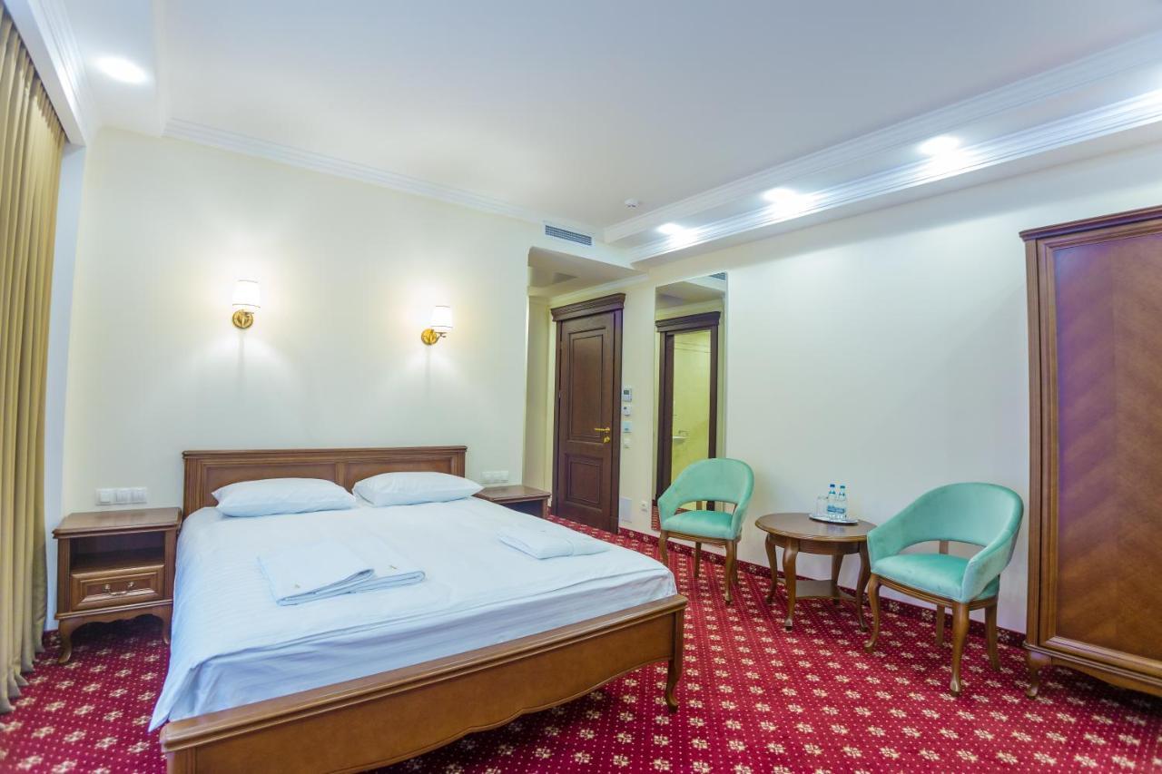 Ambassador Hotel Кишинів Екстер'єр фото